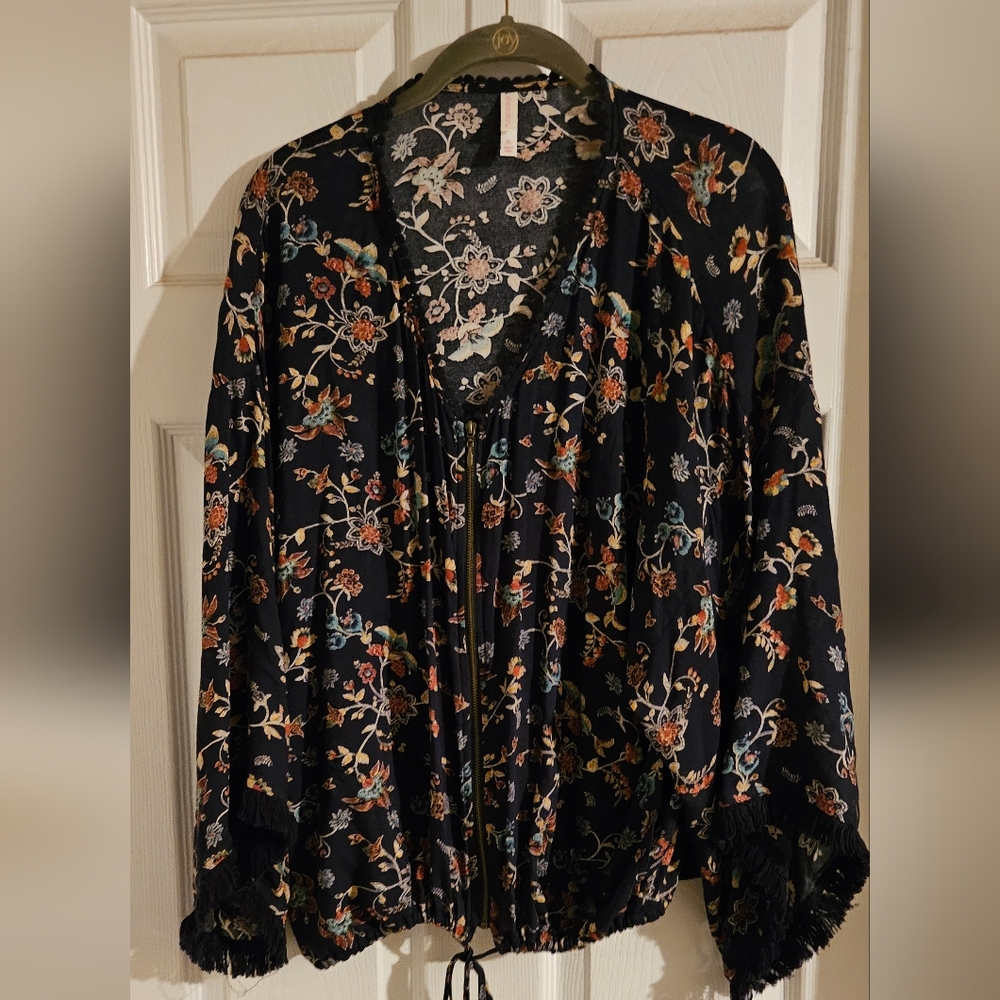Women's Zip Up Top- with fringe edge sleeves / XL